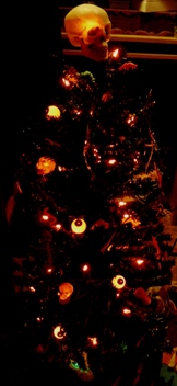 HALLOWEEN TREE 2009 004.jpg